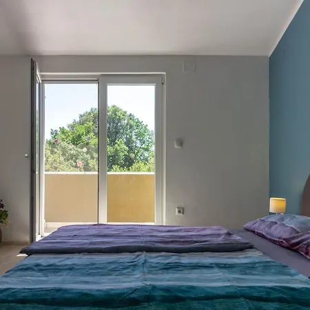 Cozy Ella Nature With Pool Near The