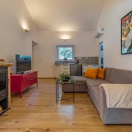 Cozy Ella Nature With Pool Near The * بيروغ