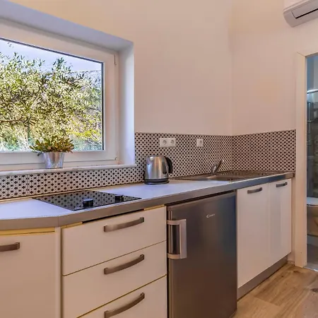 Cozy Ella Nature With Pool Near The