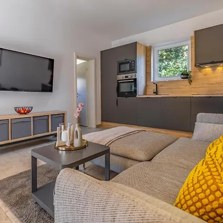 Cozy Ella Nature With Pool Near The * بيروغ