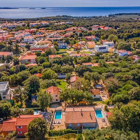 Cozy Ella Nature With Pool Near The *